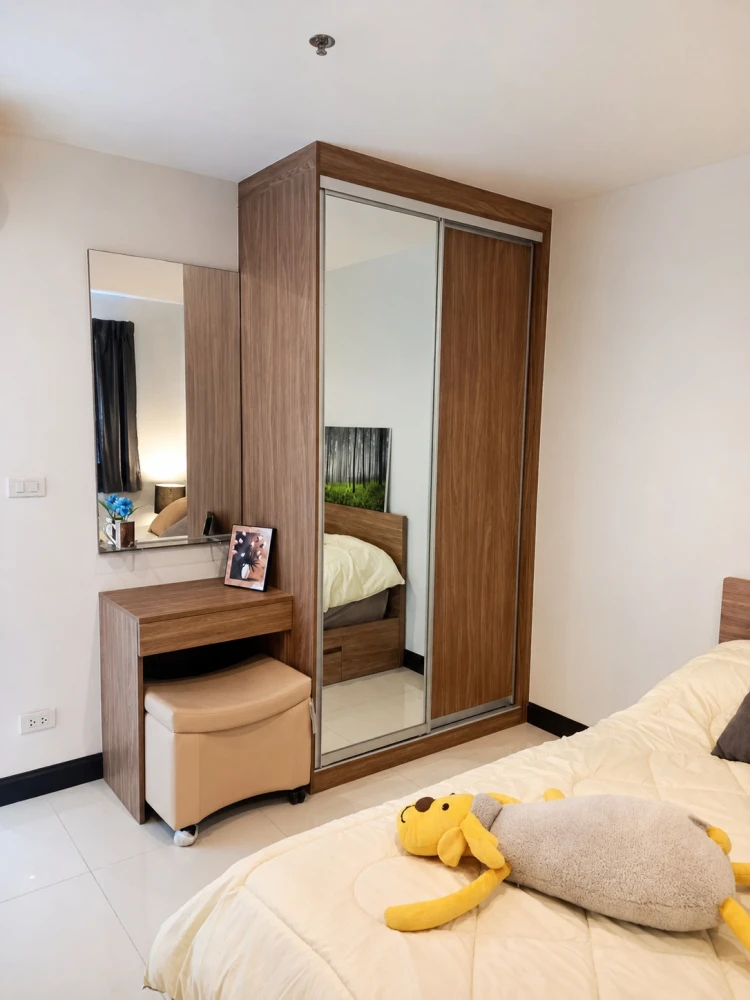 Selling a 2-bedroom, 1-bathroom fully furnished condo at Bangna Residence. Enjoy stunning Chao Phraya and city views with no obstructing buildings.