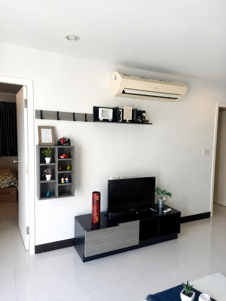 Selling a 2-bedroom, 1-bathroom fully furnished condo at Bangna Residence. Enjoy stunning Chao Phraya and city views with no obstructing buildings.
