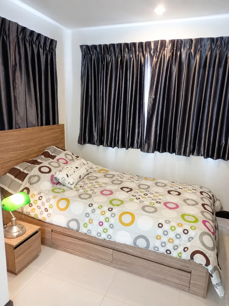 Selling a 2-bedroom, 1-bathroom fully furnished condo at Bangna Residence. Enjoy stunning Chao Phraya and city views with no obstructing buildings.