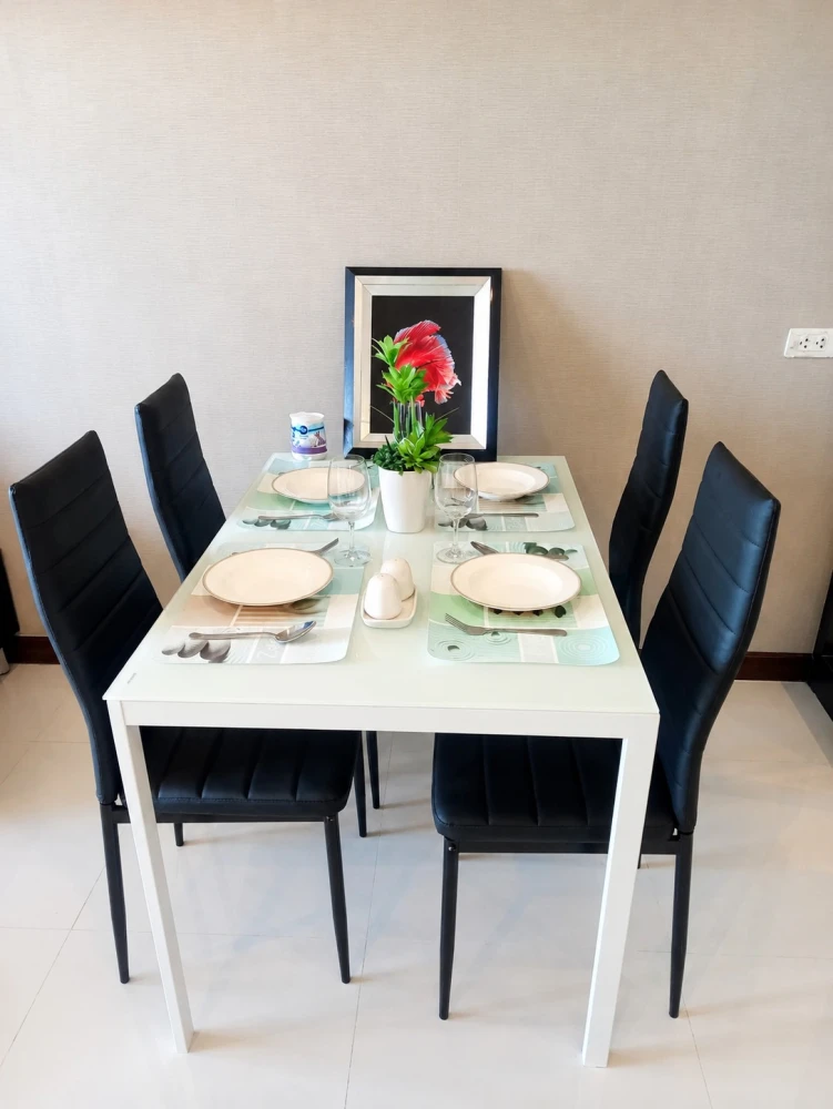 Selling a 2-bedroom, 1-bathroom fully furnished condo at Bangna Residence. Enjoy stunning Chao Phraya and city views with no obstructing buildings.