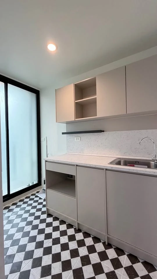 Selling 4 comfortable rooms at Be You Chokchai in a great location, complete with all amenities. Book now!