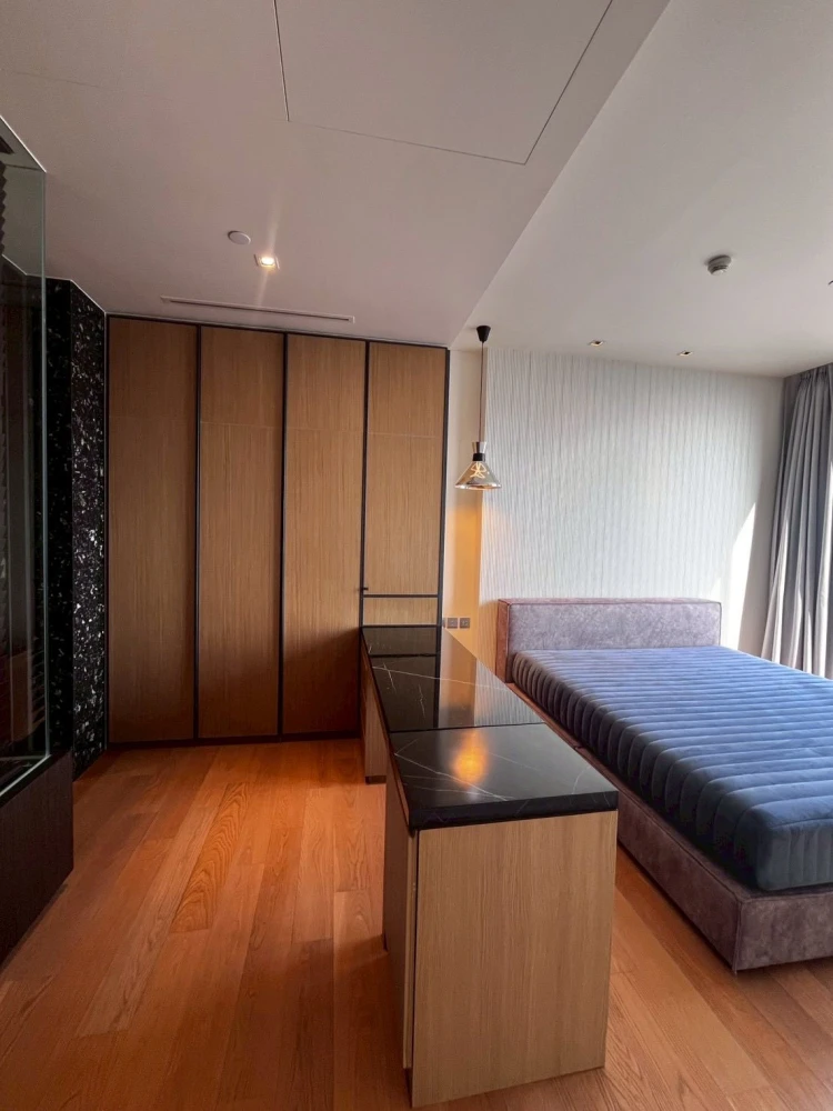 Selling Beatniq Sukhumvit 32 unit, fully furnished with appliances, high floor, great location! Book now before it's too late!!! **