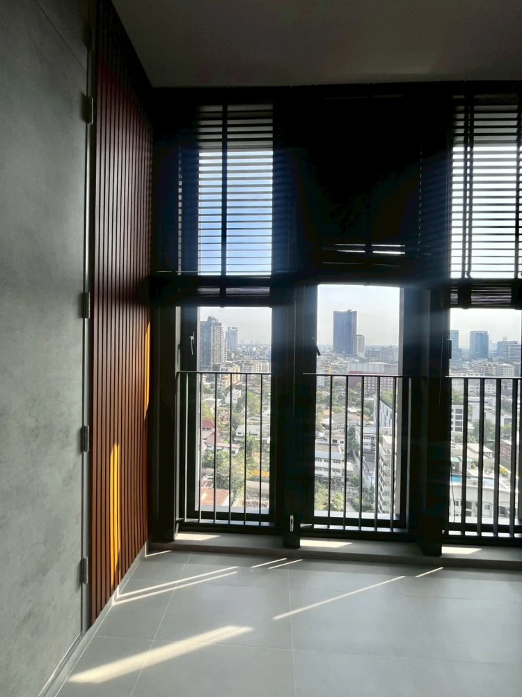 Selling Beatniq Sukhumvit 32 unit, fully furnished with appliances, high floor, great location! Book now before it's too late!!! **
