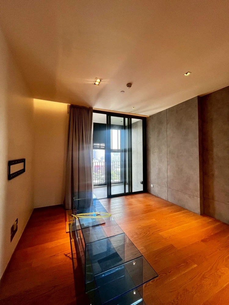 Selling Beatniq Sukhumvit 32 unit, fully furnished with appliances, high floor, great location! Book now before it's too late!!! **