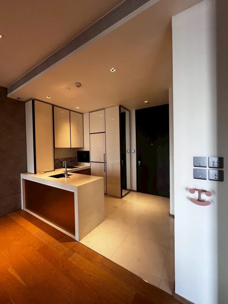 Selling Beatniq Sukhumvit 32 unit, fully furnished with appliances, high floor, great location! Book now before it's too late!!! **
