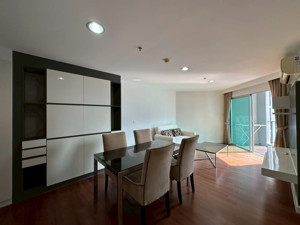 Selling a Belle Grand Rama 9 condo unit on a very high floor (3x). Includes all furniture and appliances; just bring your personal belongings and move