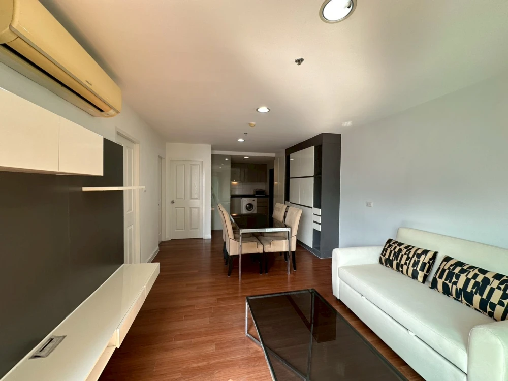 Selling a Belle Grand Rama 9 condo unit on a very high floor (3x). Includes all furniture and appliances; just bring your personal belongings and move