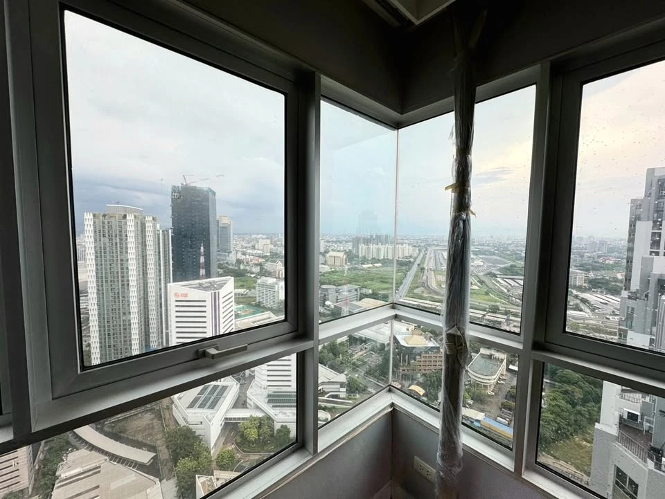Belle Grand Rama 9 for sale, beautiful view, quiet, not on the main road, very spacious area, hurry to reserve before it's gone.