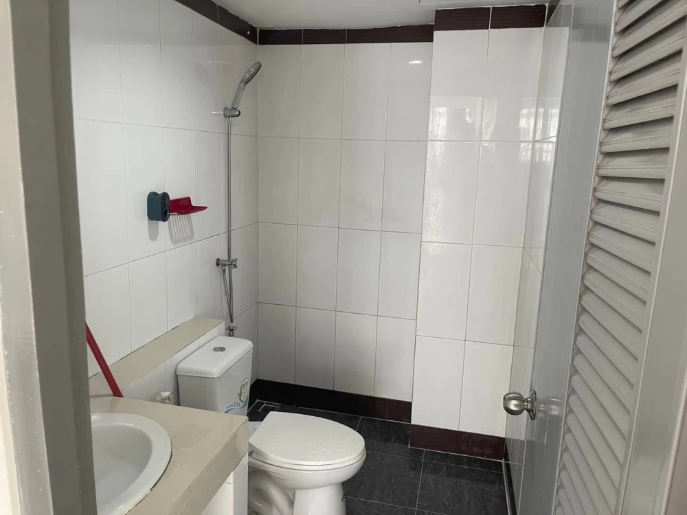 Beston Condo for sale: 1 bedroom, 1 bathroom, 8th floor. Great location, full amenities. Don't miss this great deal!