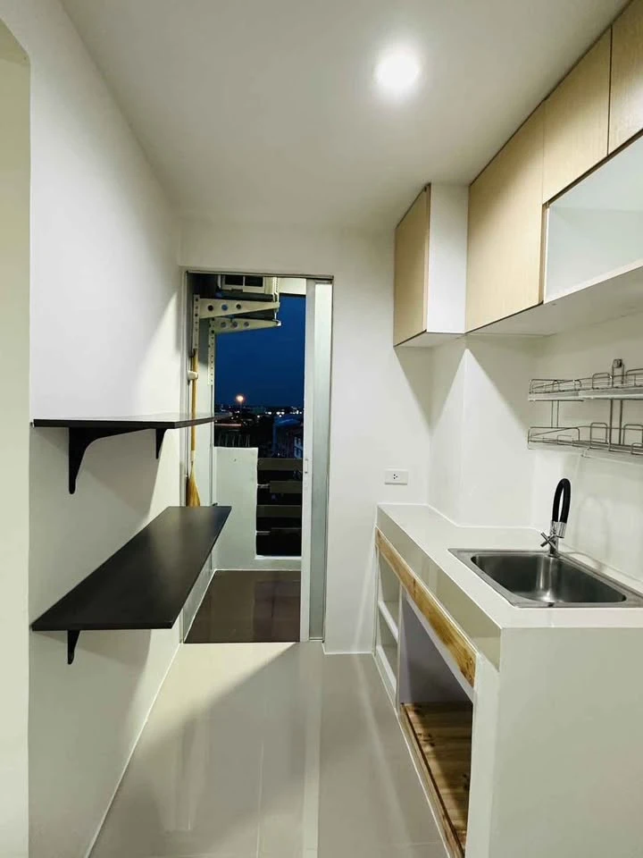 Beston Condo for sale, 1 corner room, open view, no buildings blocking, airy, comfortable, built-in furniture throughout the room, reserve now.