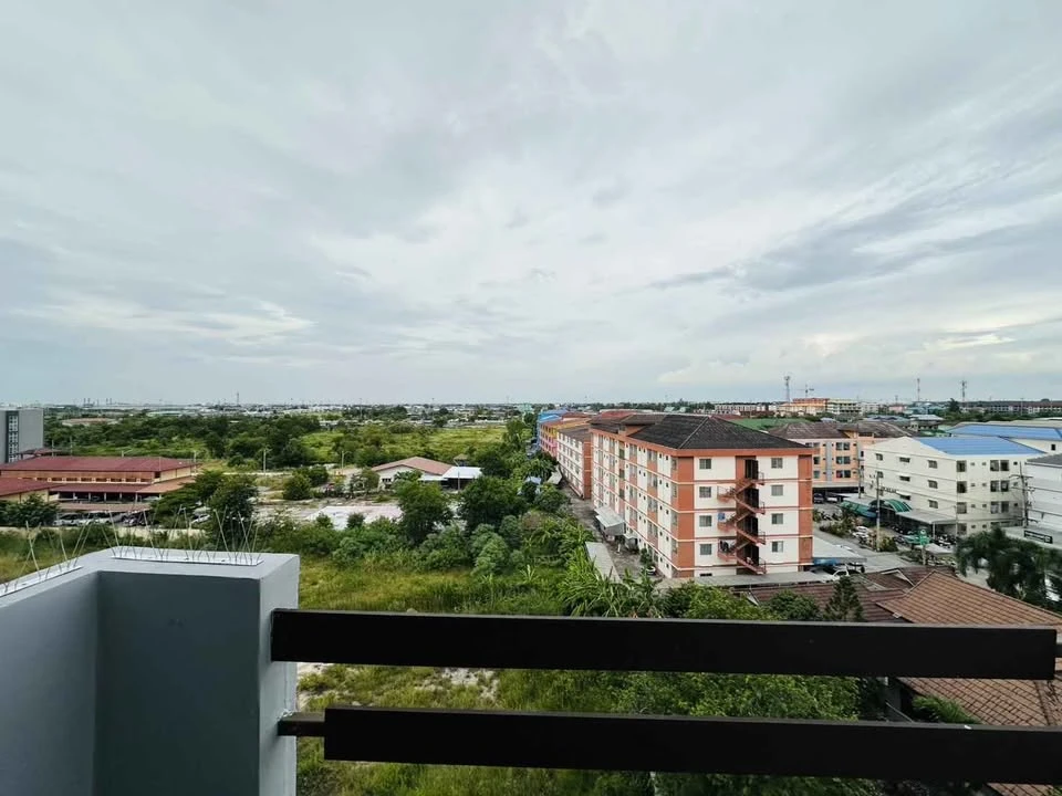 Beston Condo for sale, 1 corner room, open view, no buildings blocking, airy, comfortable, built-in furniture throughout the room, reserve now.