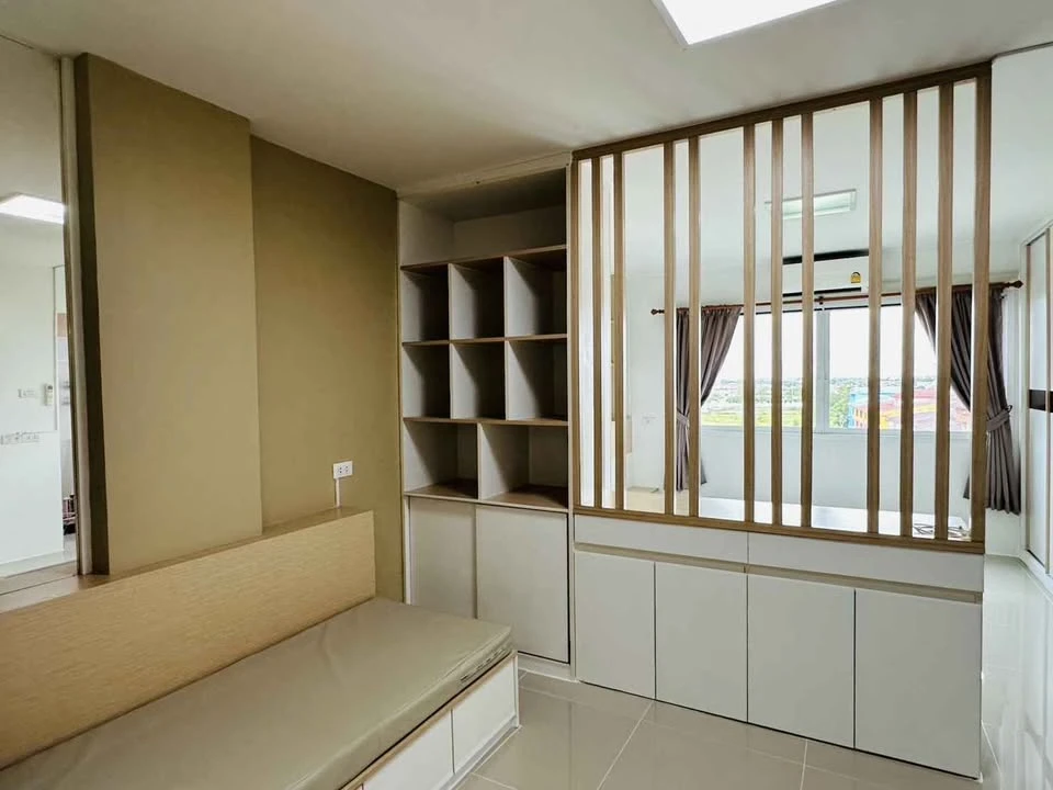Beston Condo for sale, 1 corner room, open view, no buildings blocking, airy, comfortable, built-in furniture throughout the room, reserve now.
