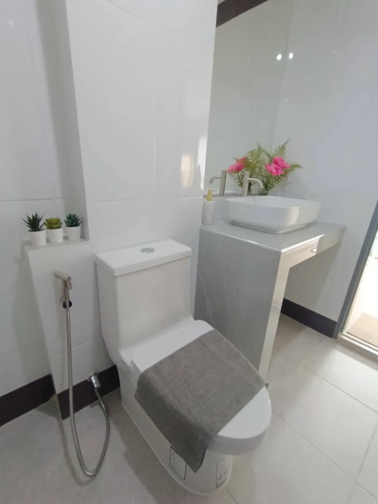 Beston Condo 2 for sale, 1 bedroom, 1 bathroom, fully furnished, decorated in a theme. Reserve now!