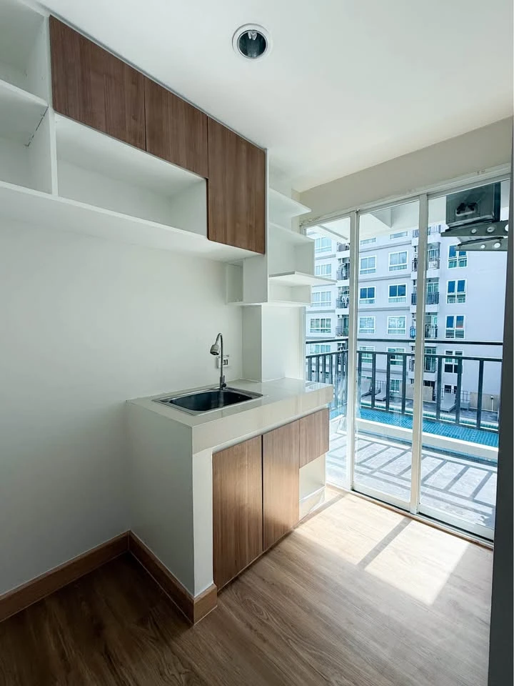 For sale: Beston Condo 2, beautifully decorated in a minimalist style, good location, convenient transportation, swimming pool view. Don't miss it!