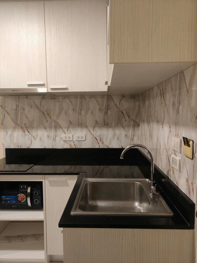 Selling Bless Residence Ekkamai, 8th floor, fully furnished. Book now!