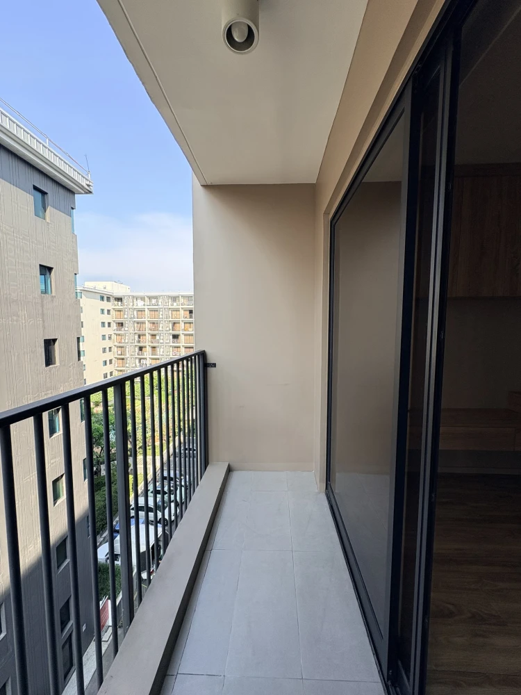 Blossom Condo @ Sathorn-Charoenrat for sale. Ready to move in! Just bring your suitcase. Book now, don't miss out!!!