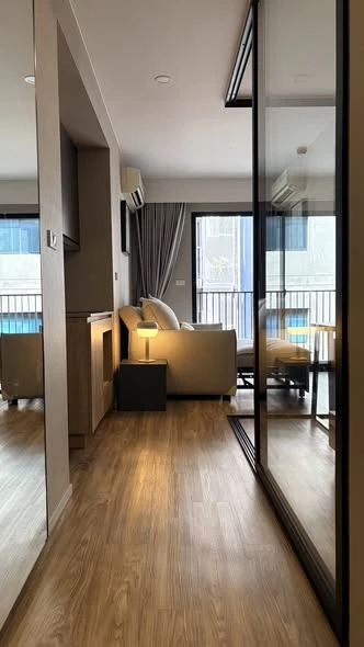 Blossom Condo @ Sathorn-Charoenrat for sale. Ready to move in! Just bring your suitcase. Book now, don't miss out!!!