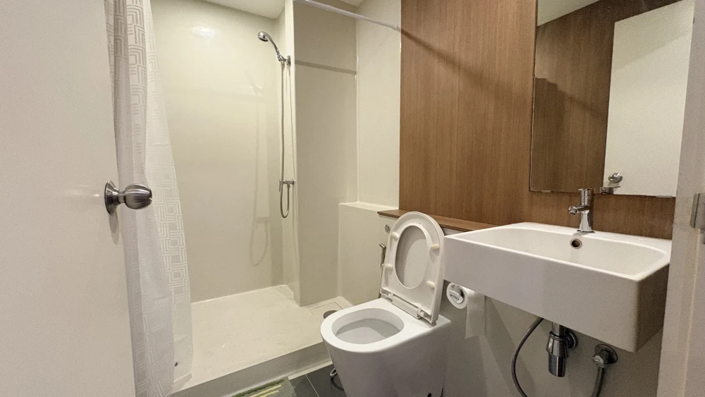 Blossom Condo @ Sathorn-Charoenrat for sale. Ready to move in! Just bring your suitcase. Book now, don't miss out!!!