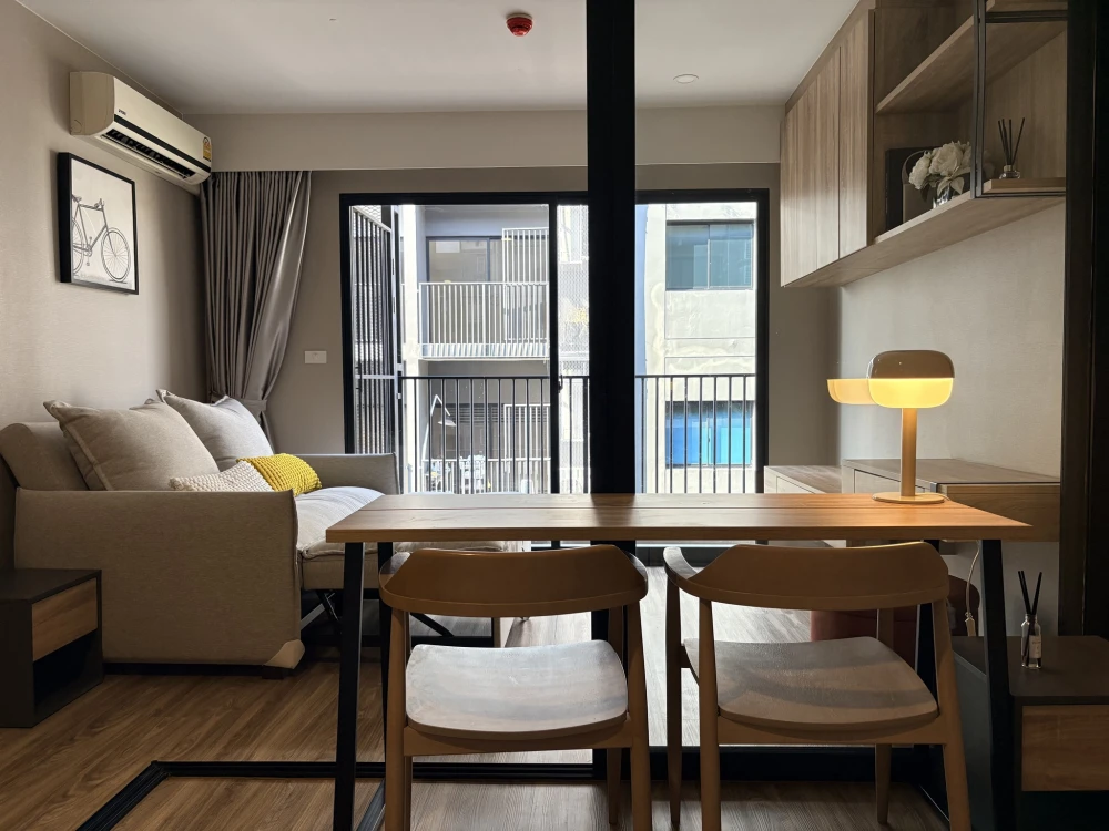 Blossom Condo @ Sathorn-Charoenrat for sale. Ready to move in! Just bring your suitcase. Book now, don't miss out!!!