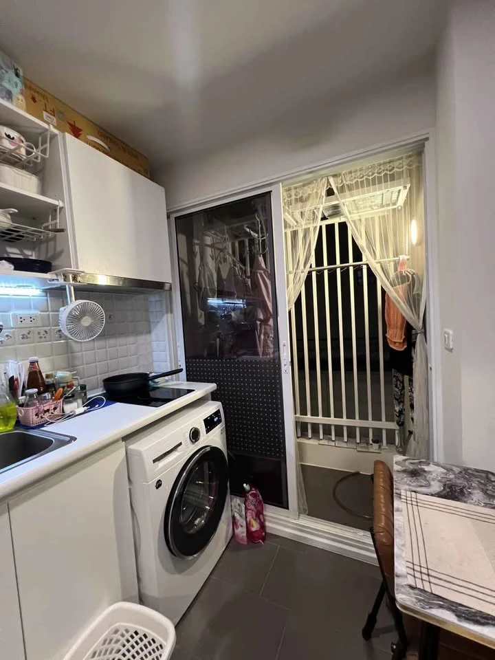 For sale rent: Blue Phahonyothin 35, a lovely room, good location, built-in headboard, fully furnished. Hurry and reserve now!