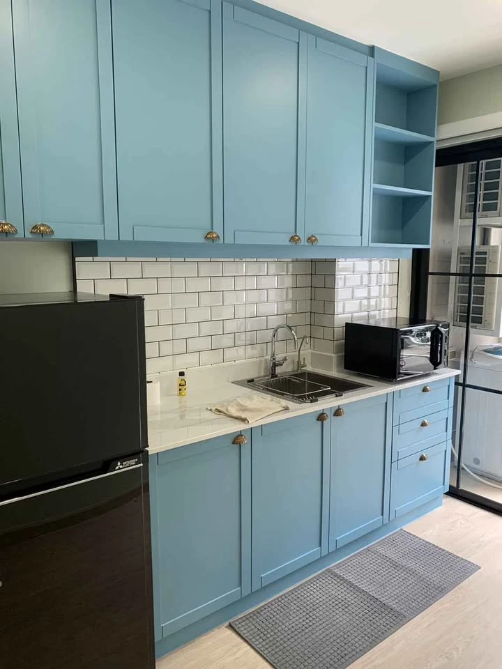 Selling a 2nd floor unit at Bridge Phahonyothin 37. It's shady, doesn't get direct sunlight, and is in pristine condition. 42 sq m. Nicely decorated.