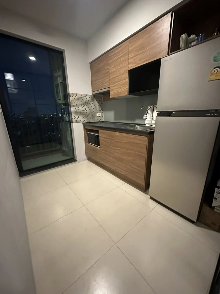 For sale: Brix Condominium, 17th floor, Chao Phraya River view, fully furnished, just bring your bags and move in.