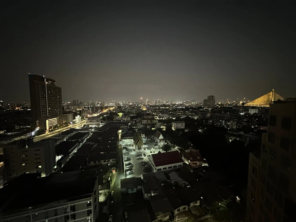 For sale: Brix Condominium, 17th floor, Chao Phraya River view, fully furnished, just bring your bags and move in.