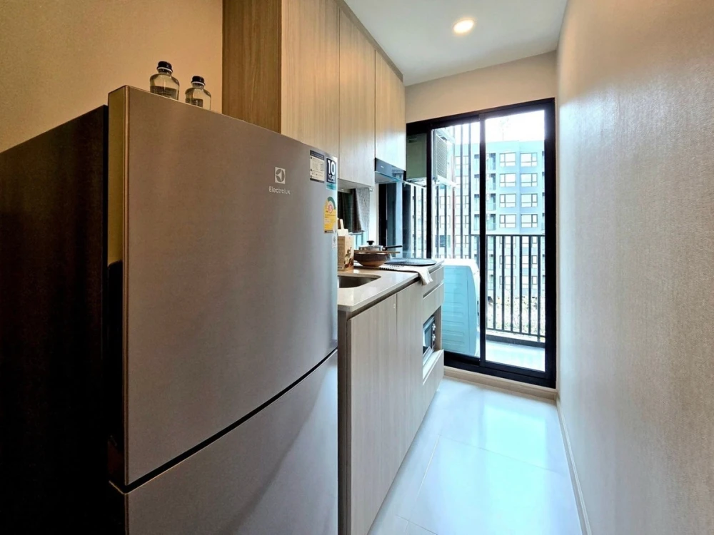Selling a beautiful, fully furnished Brixton Pet&Play Phahol 50 Station unit. Book now!