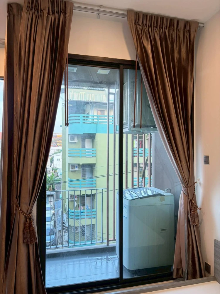 Brown Condo Ratchada 32 for sale: 1 bedroom, 1 bathroom. Great location, convenient transportation, fully furnished. Don't miss out!