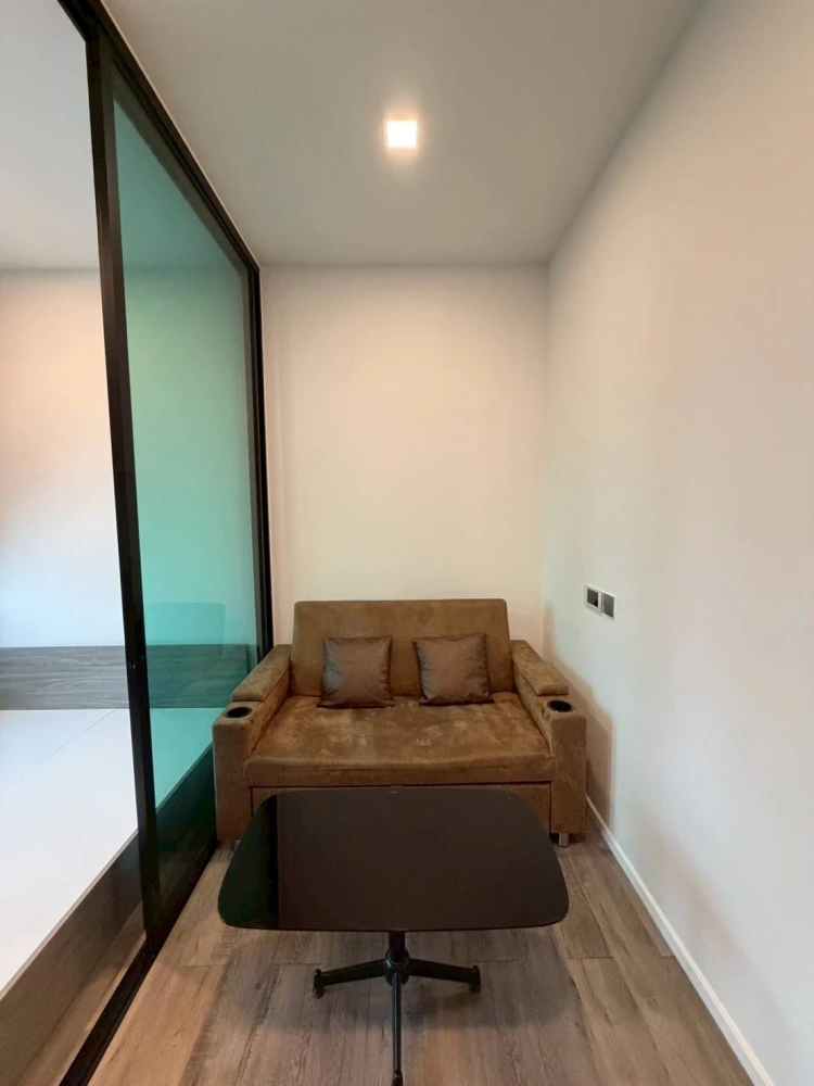 Brown Condo Ratchada 32 for sale: 1 bedroom, 1 bathroom. Great location, convenient transportation, fully furnished. Don't miss out!