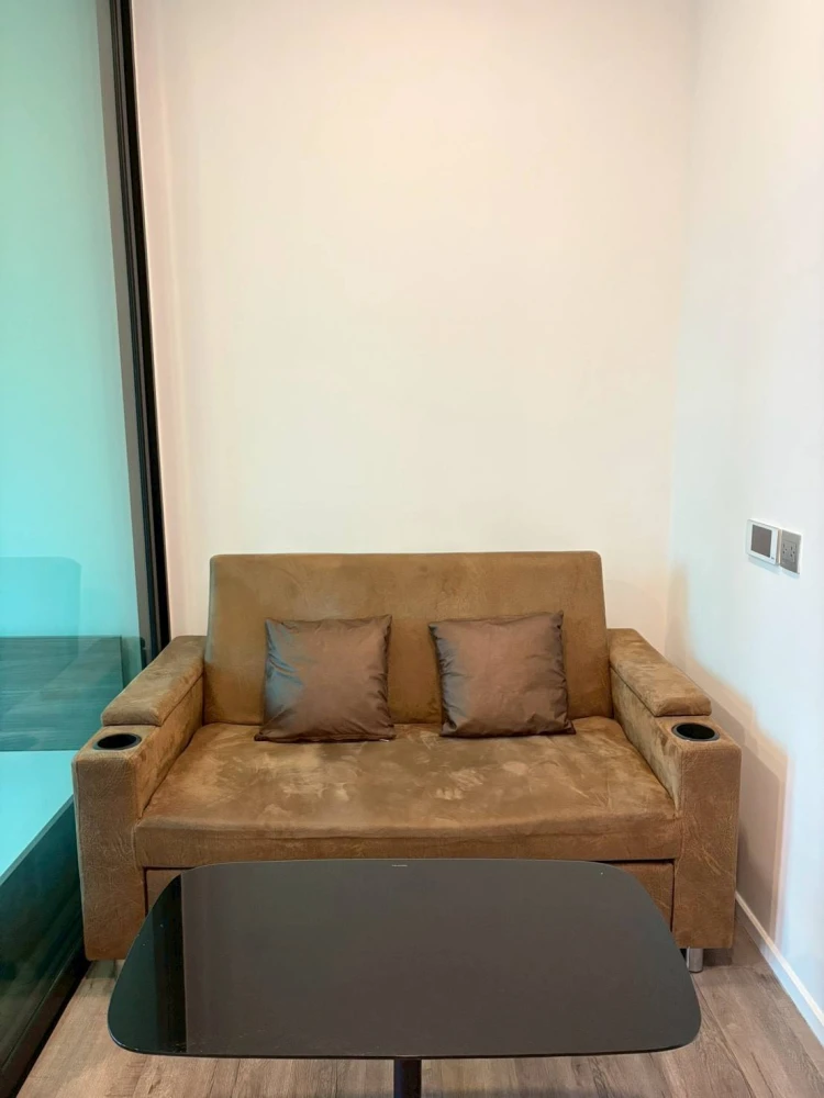 Brown Condo Ratchada 32 for sale: 1 bedroom, 1 bathroom. Great location, convenient transportation, fully furnished. Don't miss out!