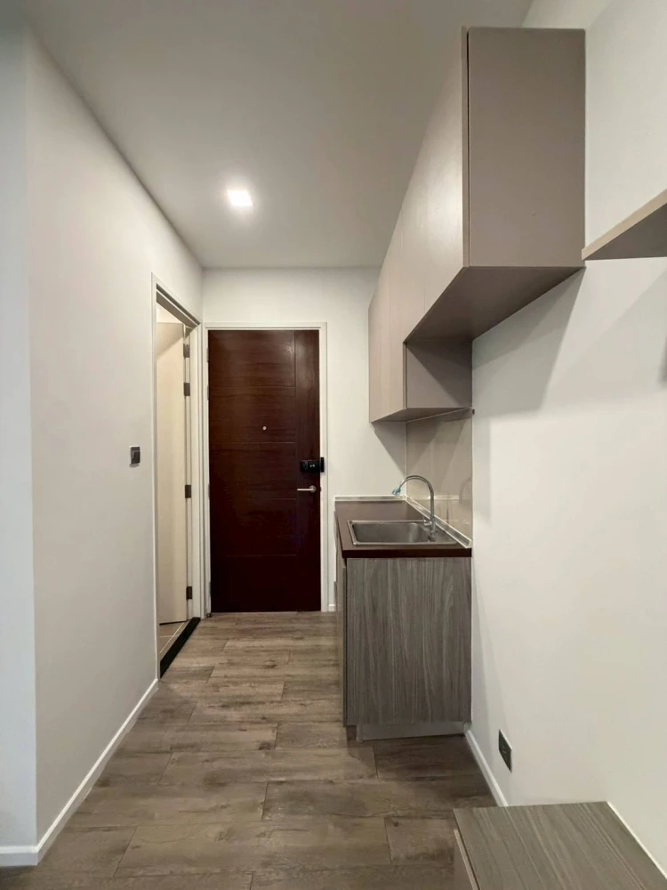 Brown Condo Ratchada 32 for sale: 1 bedroom, 1 bathroom. Great location, convenient transportation, fully furnished. Don't miss out!