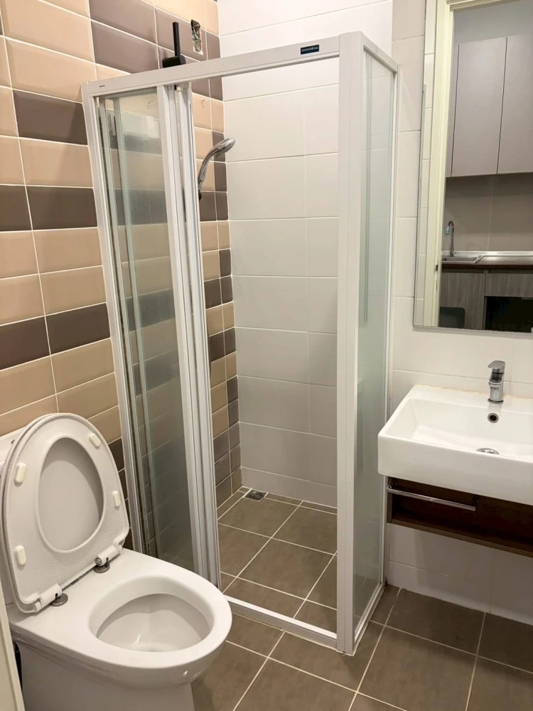 Brown Condo Ratchada 32 for sale: 1 bedroom, 1 bathroom. Great location, convenient transportation, fully furnished. Don't miss out!