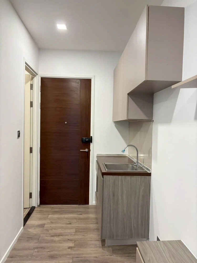 Brown Condo Ratchada 32 for sale: 1 bedroom, 1 bathroom. Great location, convenient transportation, fully furnished. Don't miss out!