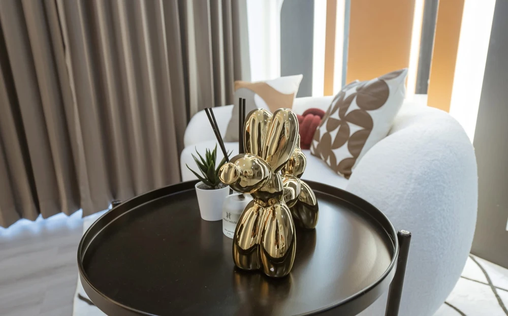 Selling Brown Condo Ratchada 32, corner unit, 2 bedrooms, city view, ceiling speakers with Bluetooth sound system. Book now!