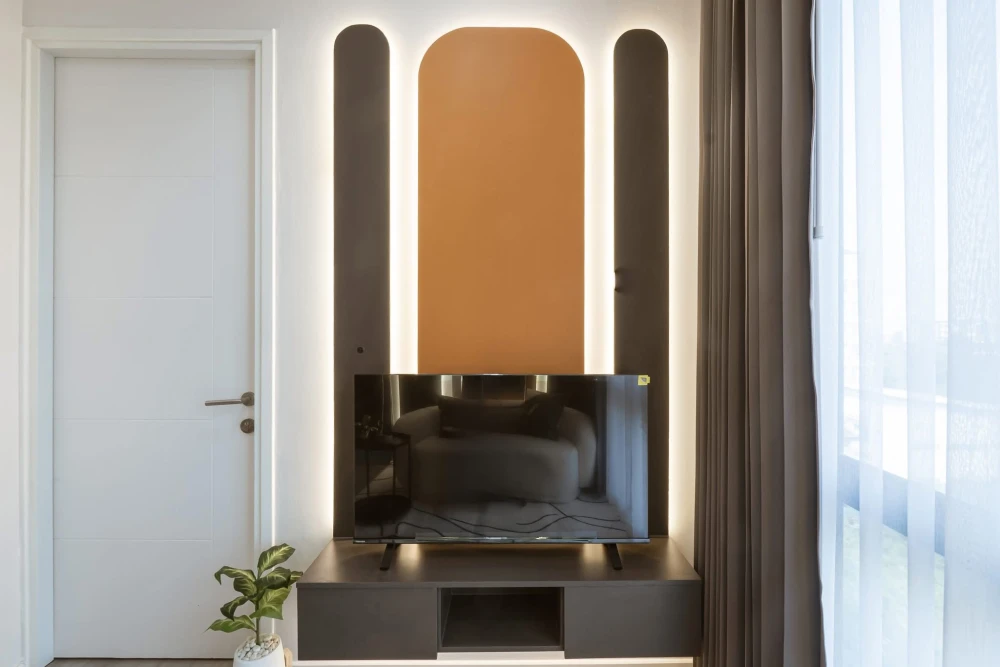 Selling Brown Condo Ratchada 32, corner unit, 2 bedrooms, city view, ceiling speakers with Bluetooth sound system. Book now!