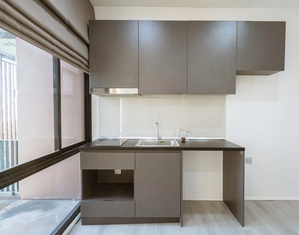 Selling Brown Condo Ratchada 32, corner unit, 2 bedrooms, city view, ceiling speakers with Bluetooth sound system. Book now!