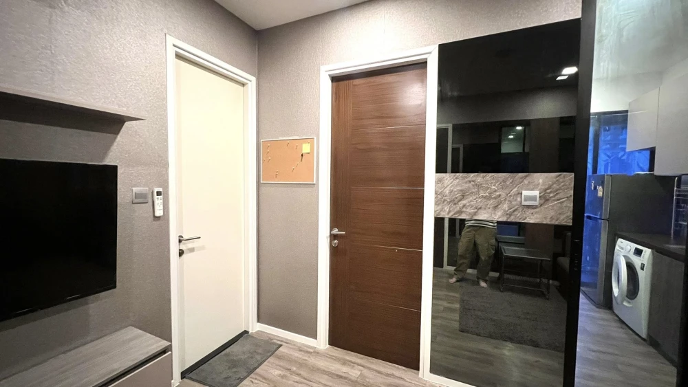 For sale: Brown Condo Ratchada 32, corner room, private, no one walking by, built-in throughout the room, ready to move in, no need to spend extra mon