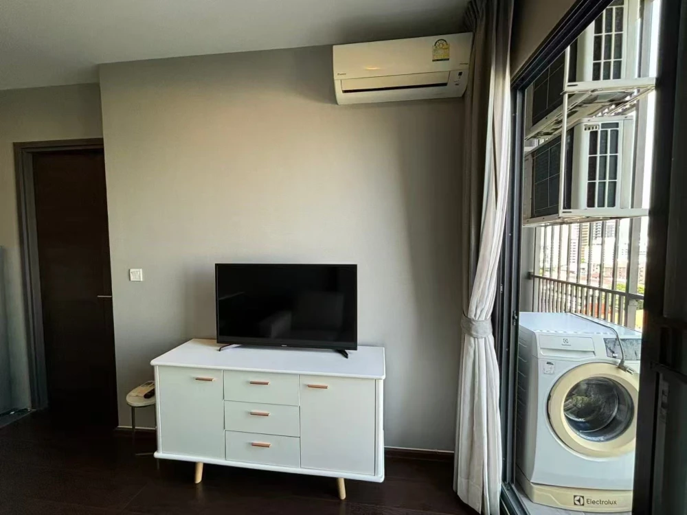 C Ekkamai Condominium for sale. Spacious rooms with ample living space at an attractive price. Book yours today! Don't miss out!