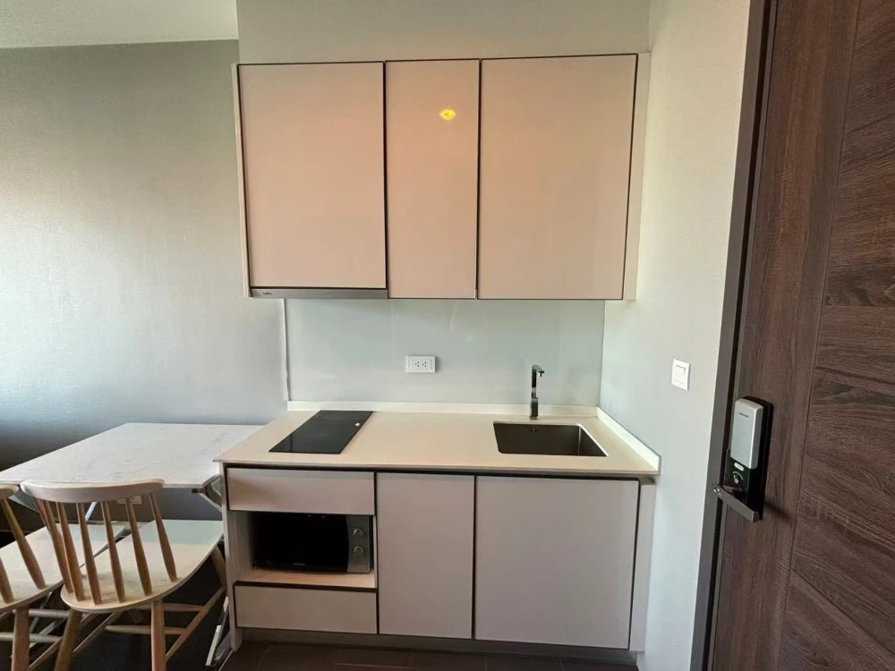 C Ekkamai Condominium for sale. Spacious rooms with ample living space at an attractive price. Book yours today! Don't miss out!