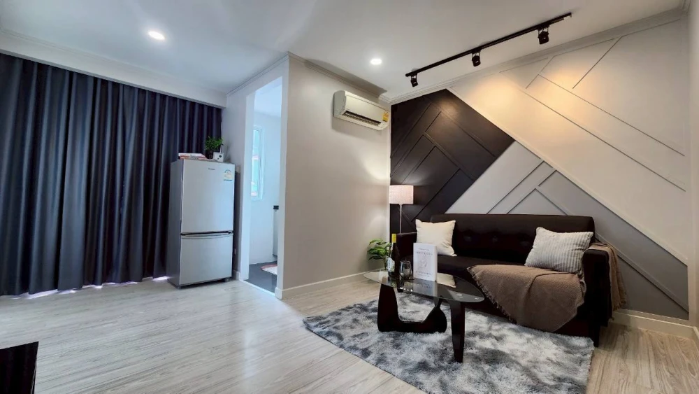 For sale: C Style Condo, 8th floor, corner room, quiet, very private, fully furnished, hurry and grab it now!