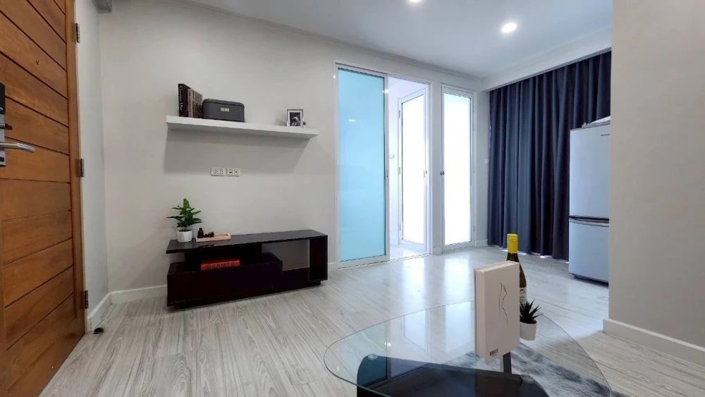 For sale: C Style Condo, 8th floor, corner room, quiet, very private, fully furnished, hurry and grab it now!