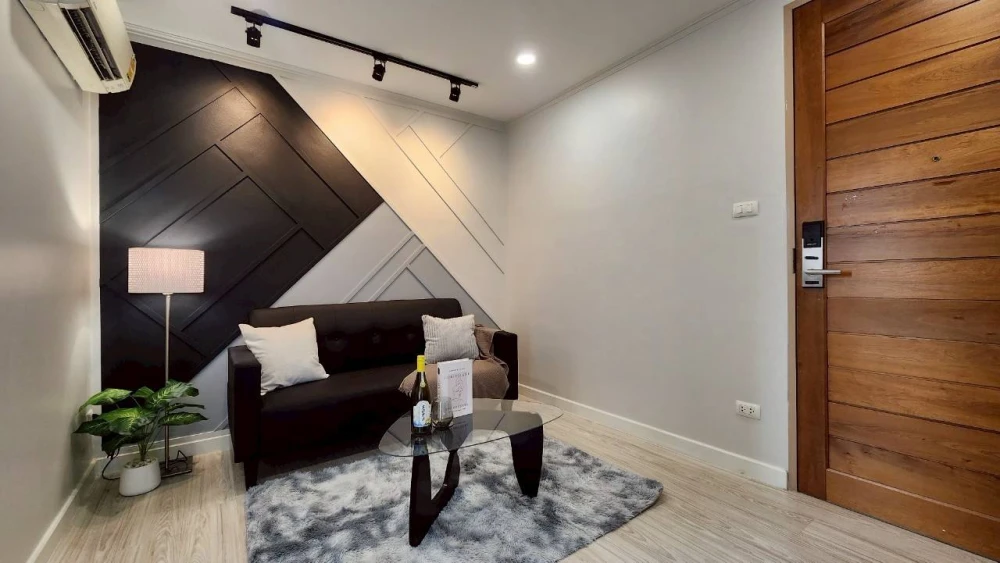 For sale: C Style Condo, 8th floor, corner room, quiet, very private, fully furnished, hurry and grab it now!