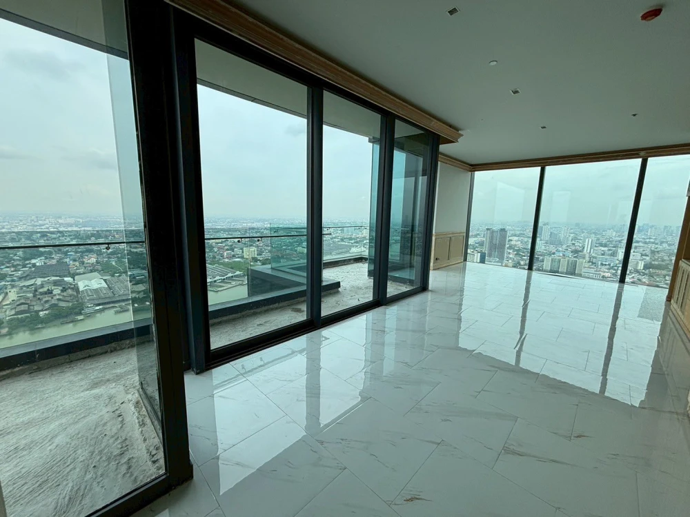 Selling Canapaya Residence Penthouse, a rare unit with stunning panoramic views of the Chao Phraya River. Book now!