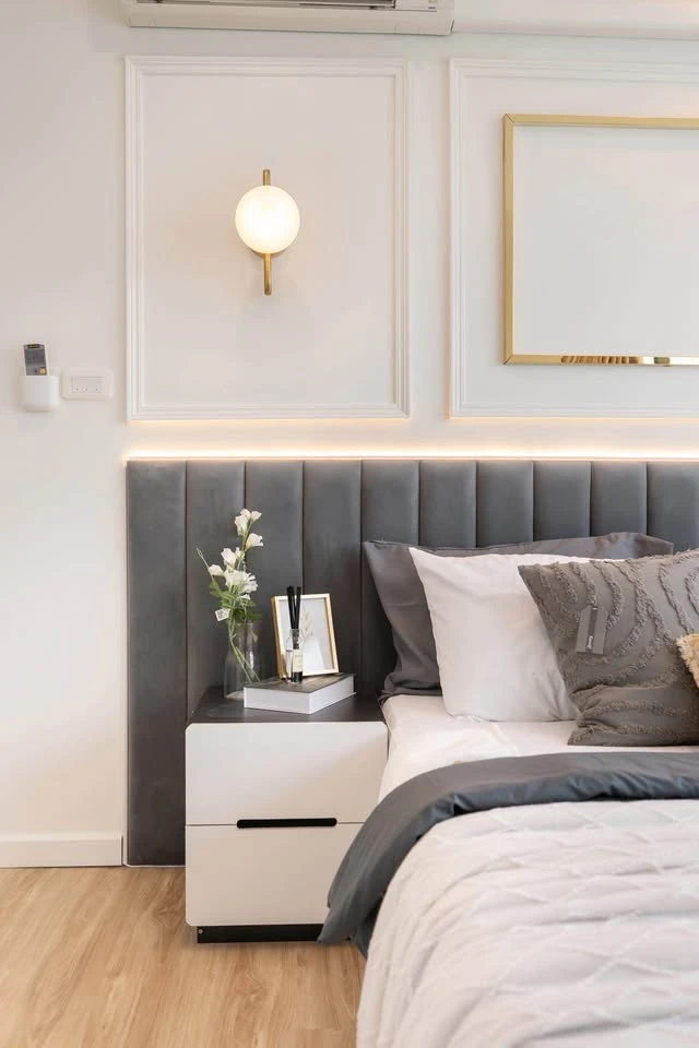 For sale: Casa Condo Asoke-Din Daeng. The room is on a very high floor with plenty of usable space. The view is not blocked. It is fully furnished and