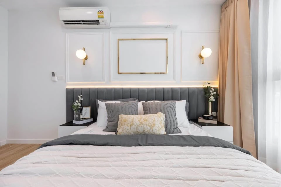 For sale: Casa Condo Asoke-Din Daeng. The room is on a very high floor with plenty of usable space. The view is not blocked. It is fully furnished and