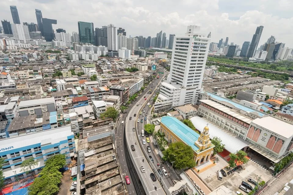 For sale: Casa Condo Asoke-Din Daeng. The room is on a very high floor with plenty of usable space. The view is not blocked. It is fully furnished and