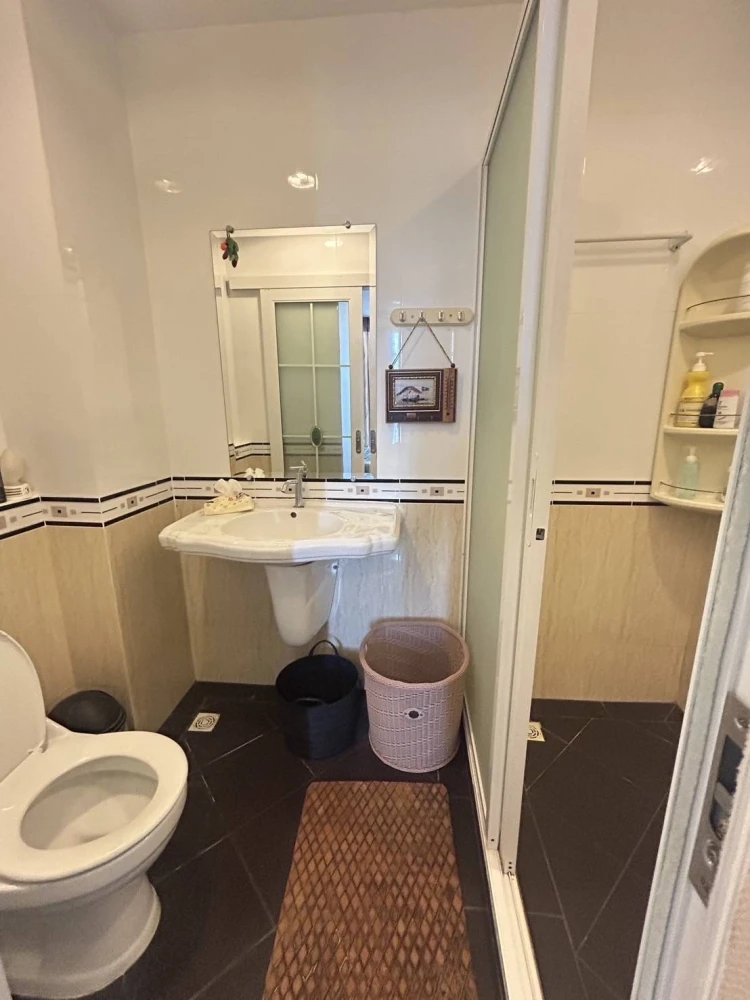 For sale: CC Condominium 1, 1 bedroom, 1 bathroom, good location, fully furnished, don't miss out.