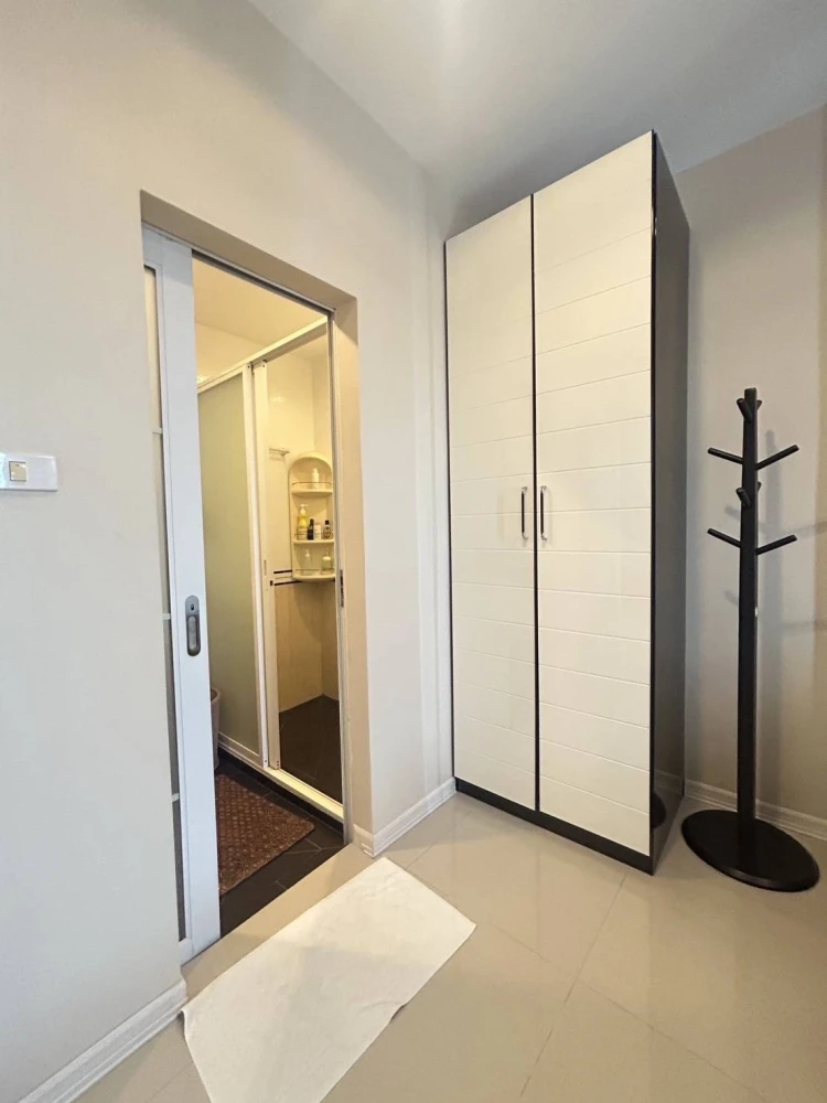 For sale: CC Condominium 1, 1 bedroom, 1 bathroom, good location, fully furnished, don't miss out.