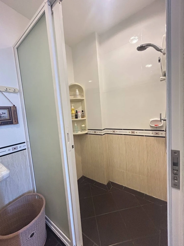 For sale: CC Condominium 1, 1 bedroom, 1 bathroom, good location, fully furnished, don't miss out.